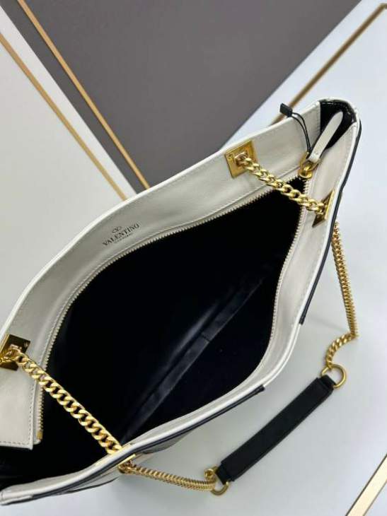 Picture of Valentino Handbags _SKUfw190404800fw